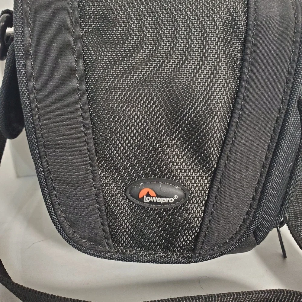 HEAVY DUTY PADDED LOWEPRO EDIT-100 CAMERA BAG - BLACK - With‎ Shoulder Strap LN